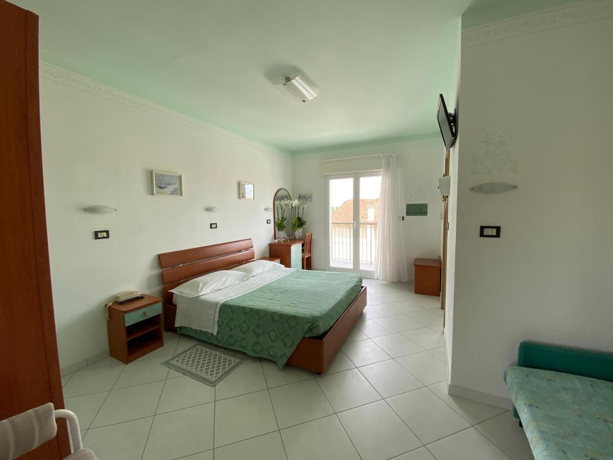 Hotel Capri Bellaria – Igea Marina Kültér fotó