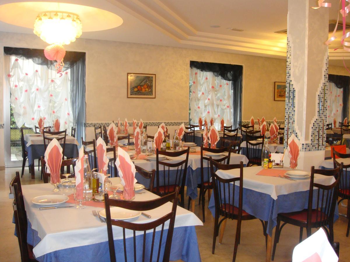Hotel Capri Bellaria – Igea Marina Kültér fotó